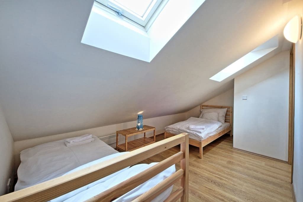 Pronájem bytu  110 m², Na Bojišti, Praha, Praha