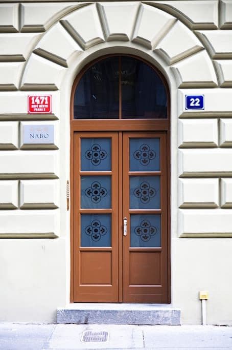 Pronájem bytu  110 m², Na Bojišti, Praha, Praha