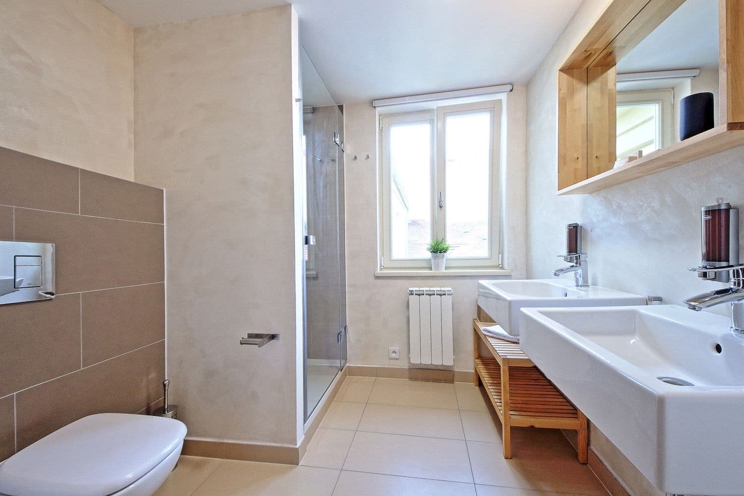 Pronájem bytu  110 m², Na Bojišti, Praha, Praha