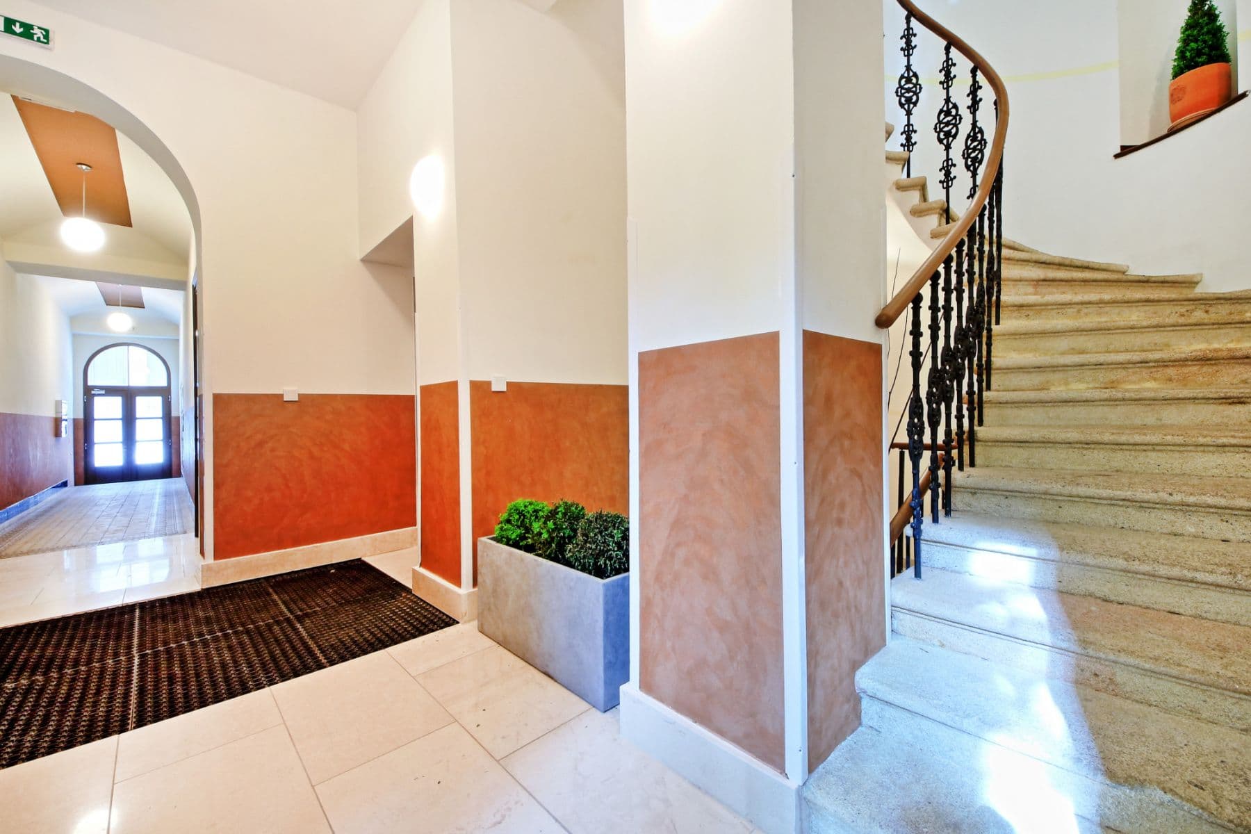 Pronájem bytu  110 m², Na Bojišti, Praha, Praha