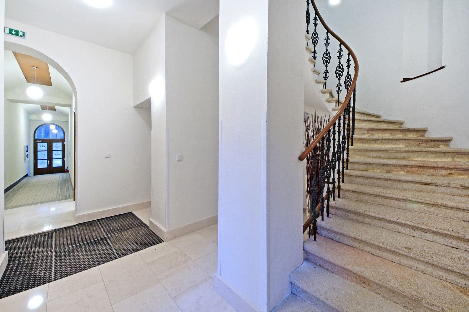Pronájem bytu  110 m², Na Bojišti, Praha, Praha