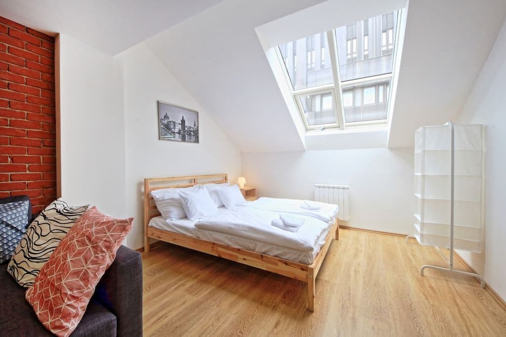 Pronájem bytu  110 m², Na Bojišti, Praha, Praha