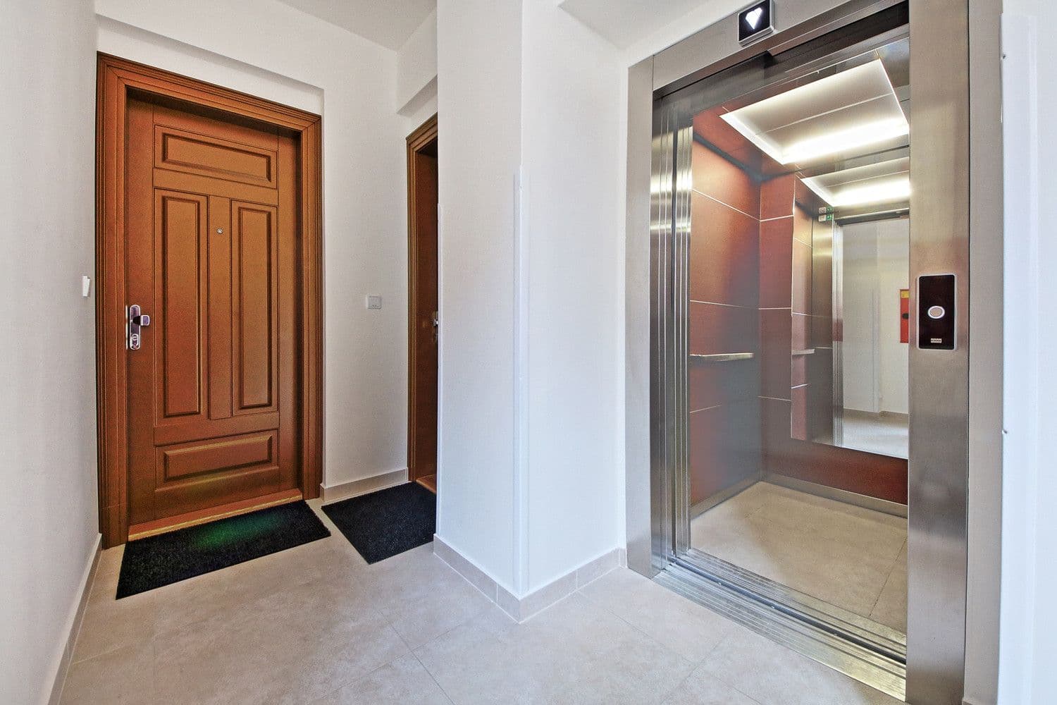 Pronájem bytu  110 m², Na Bojišti, Praha, Praha