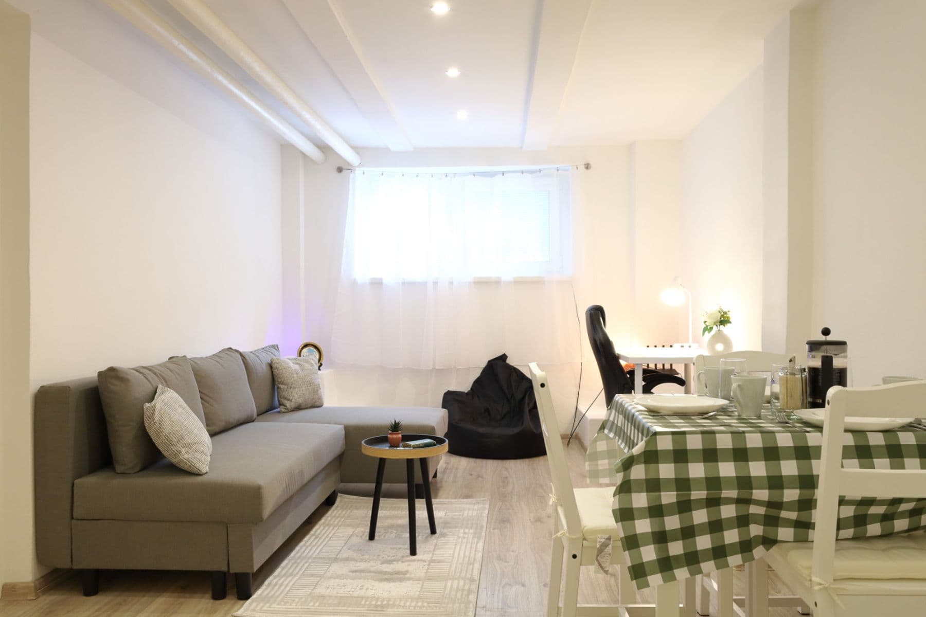 Pronájem bytu  47 m², Chocholouškova, Praha, Praha