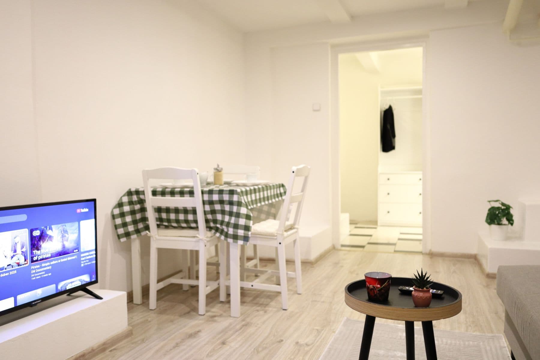 Pronájem bytu  47 m², Chocholouškova, Praha, Praha