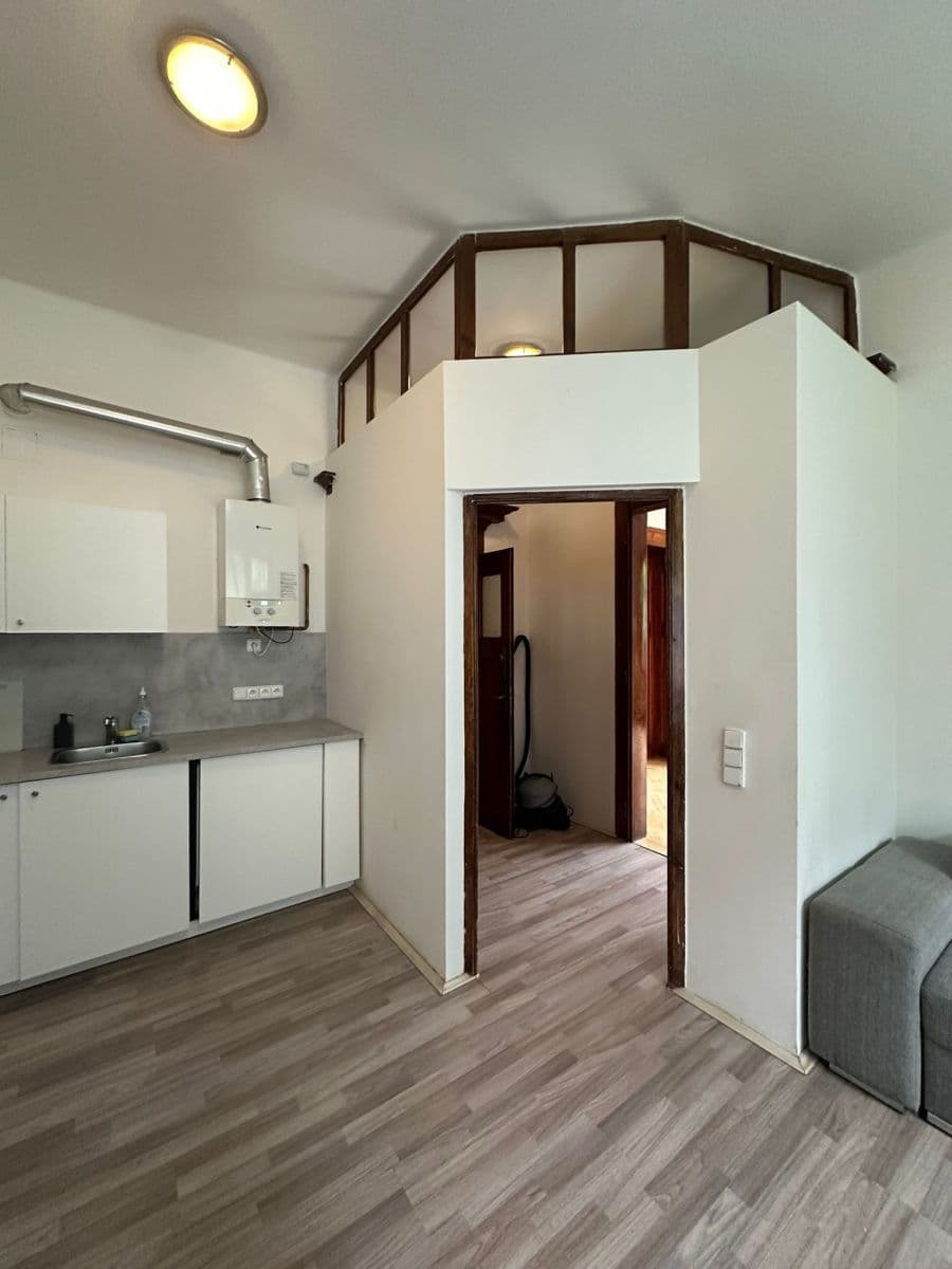 Pronájem bytu  78 m², náměstí Tomáše Garrigue Masaryka, Poděbrady, Středočeský kraj