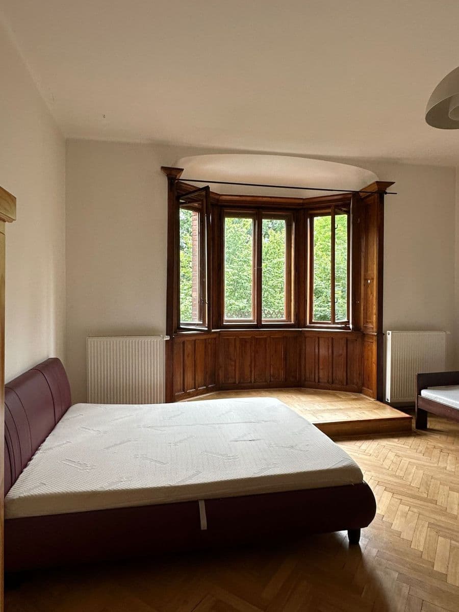 Pronájem bytu  78 m², náměstí Tomáše Garrigue Masaryka, Poděbrady, Středočeský kraj