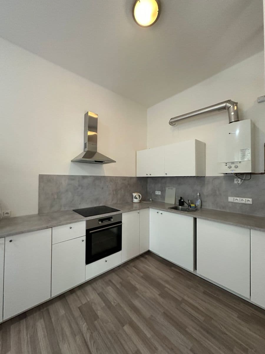 Pronájem bytu  78 m², náměstí Tomáše Garrigue Masaryka, Poděbrady, Středočeský kraj