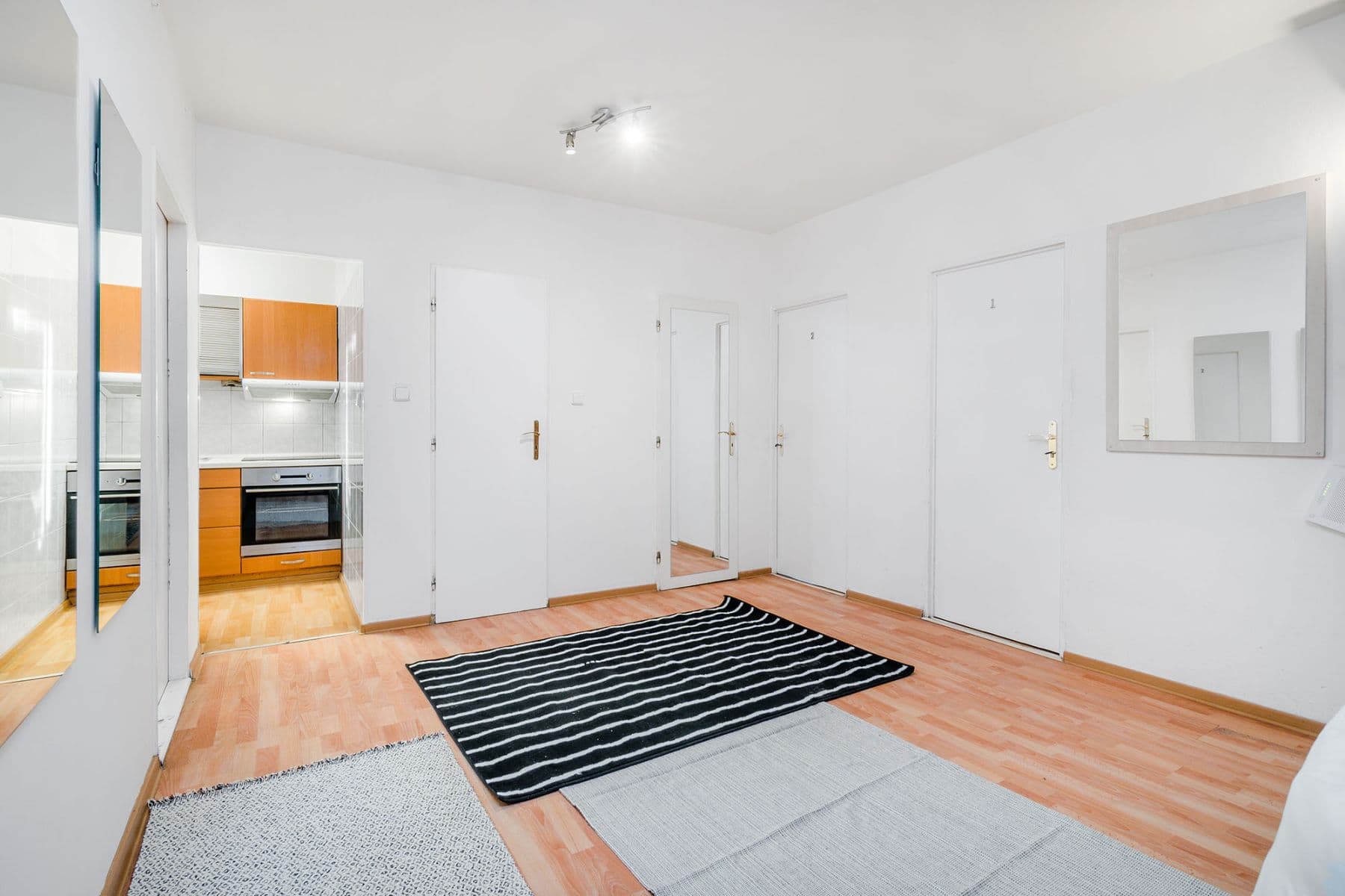 Pronájem bytu  11 m², Doležalova, Praha, Praha