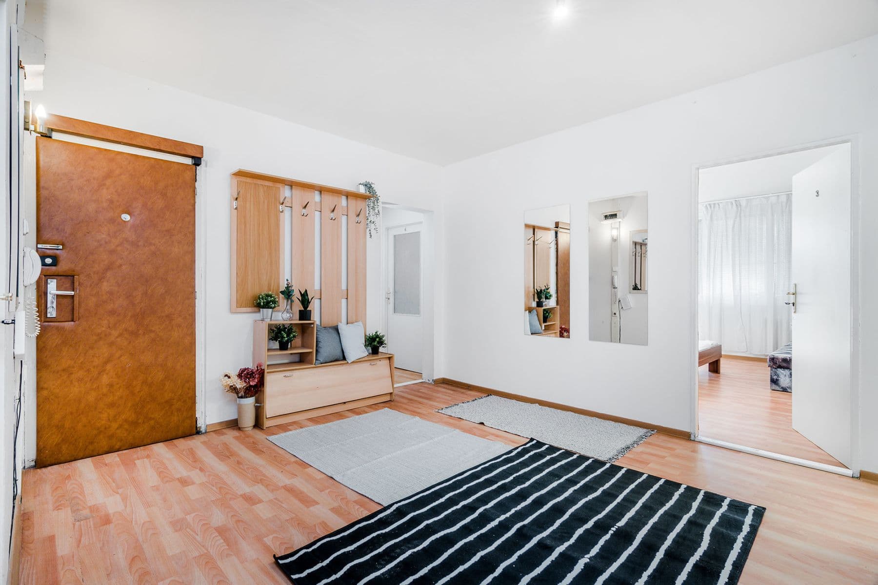 Pronájem bytu  11 m², Doležalova, Praha, Praha