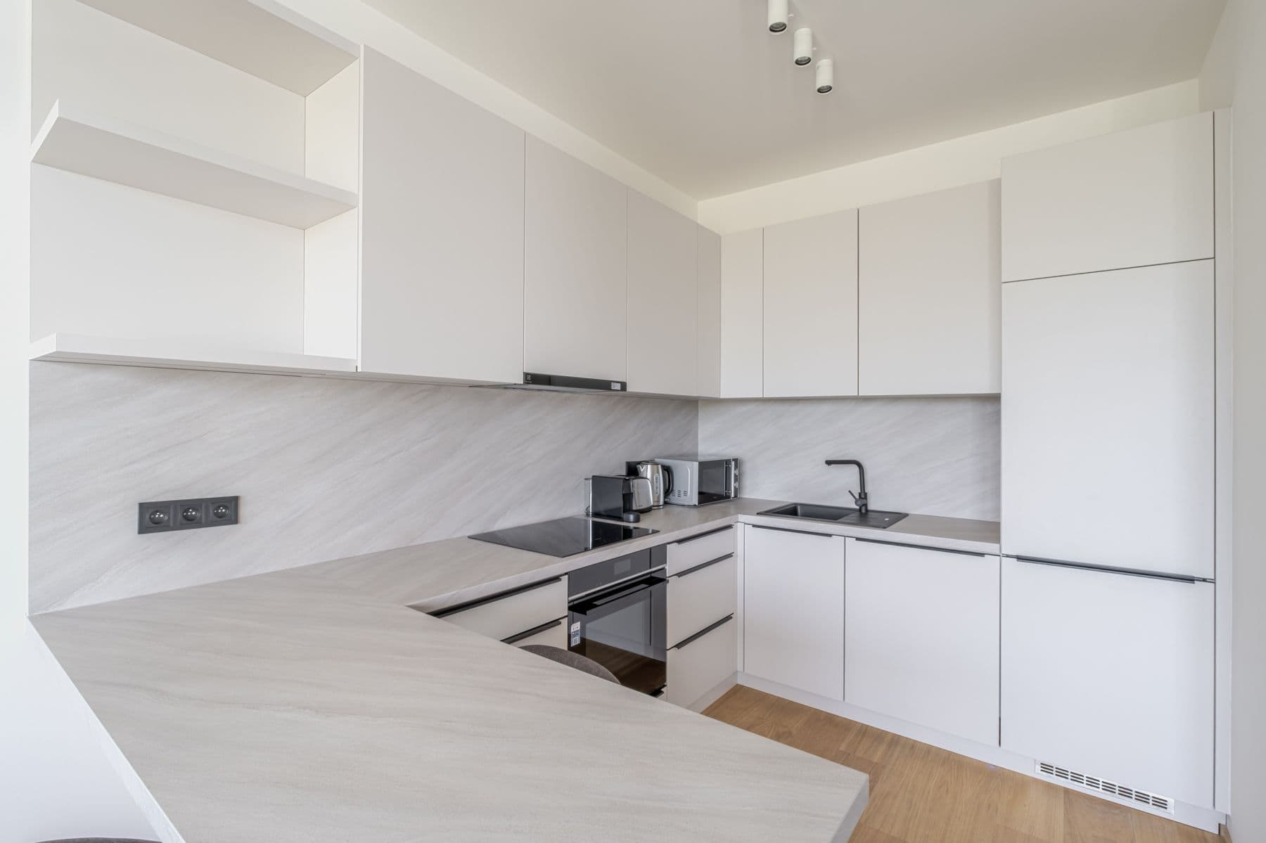 Pronájem bytu  55 m², V Třešňovce, Praha, Praha