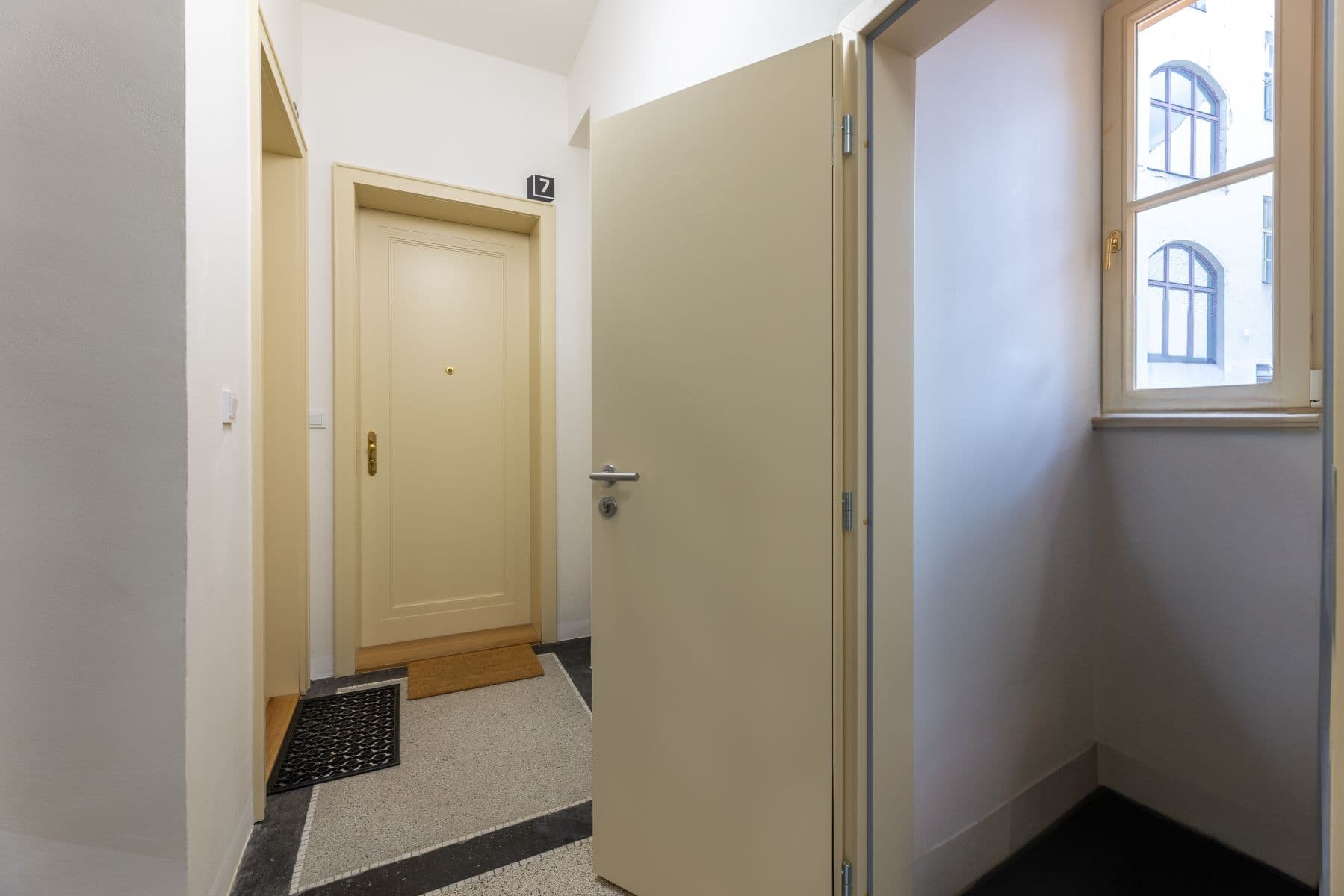 Pronájem bytu  29 m², Chlumova, Praha, Praha