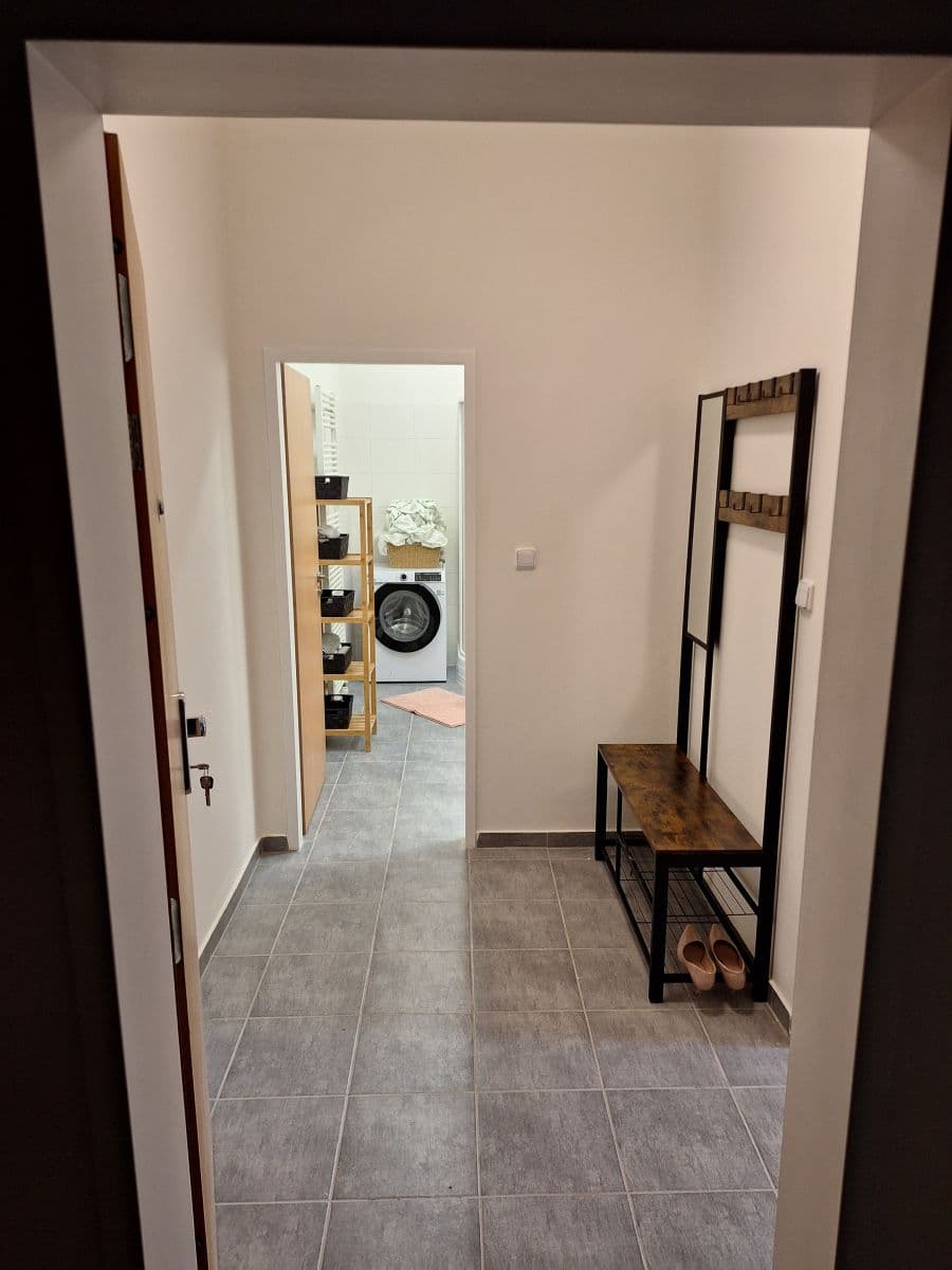 Pronájem bytu  50 m², Spojovací, Praha, Praha