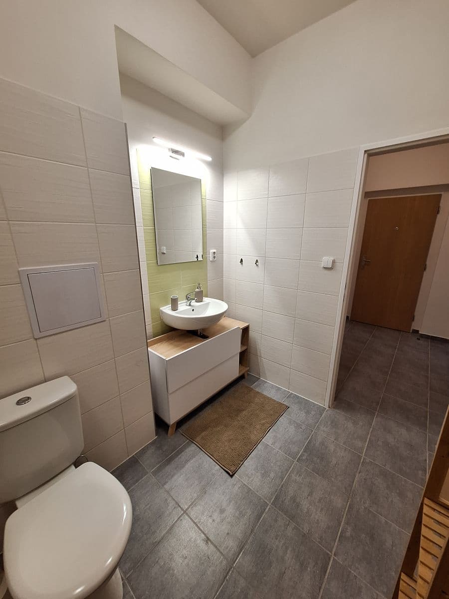 Pronájem bytu  50 m², Spojovací, Praha, Praha
