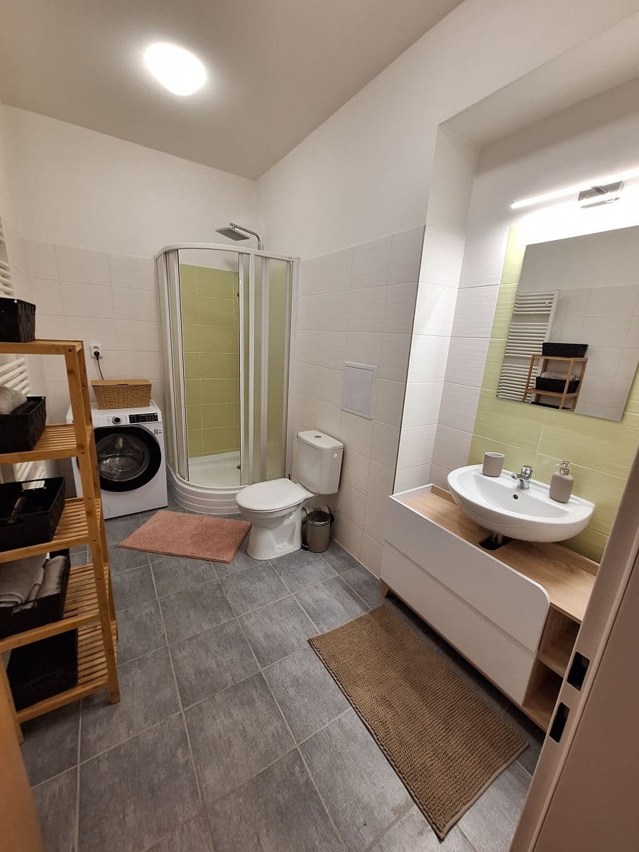 Pronájem bytu  50 m², Spojovací, Praha, Praha