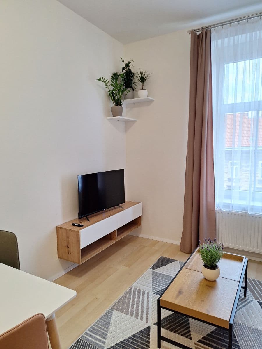 Pronájem bytu  50 m², Spojovací, Praha, Praha