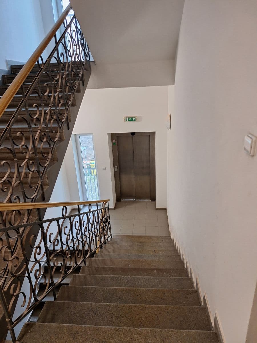 Pronájem bytu  50 m², Spojovací, Praha, Praha