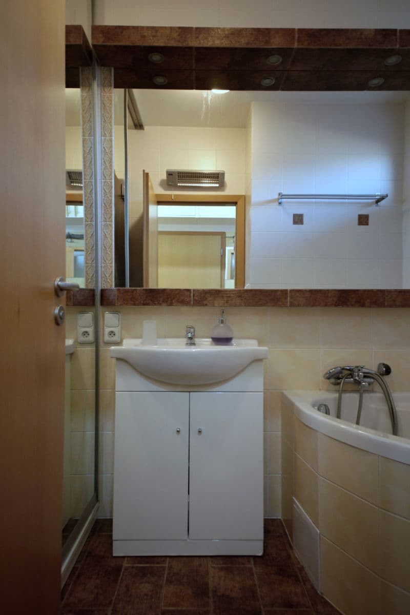 Pronájem bytu  63 m², U školičky, Praha, Praha
