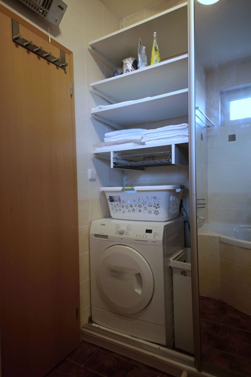Pronájem bytu  63 m², U školičky, Praha, Praha
