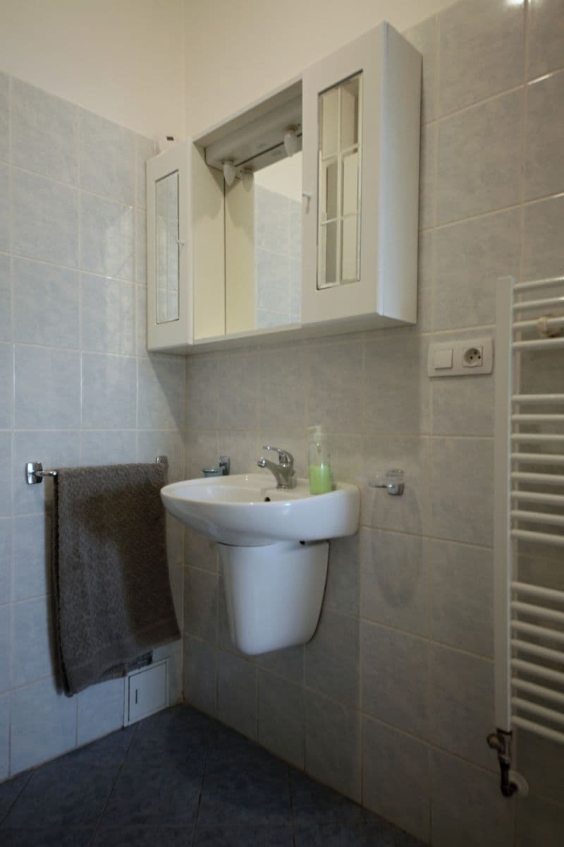 Pronájem bytu  56 m², Na Poříčním právu, Praha, Praha