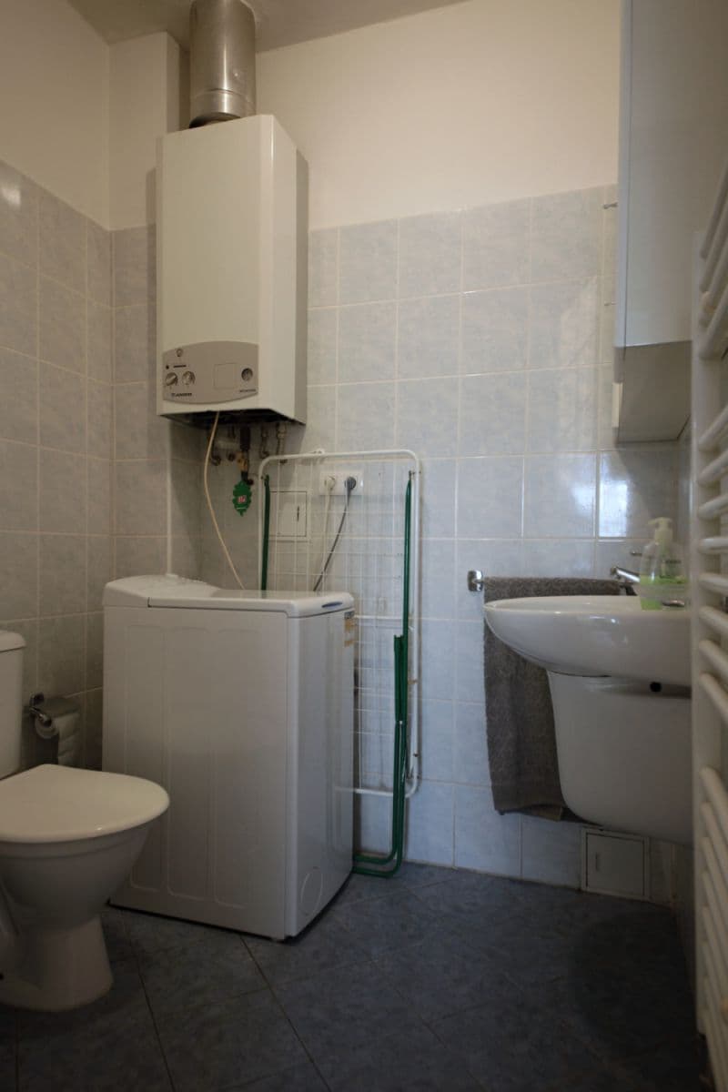 Pronájem bytu  56 m², Na Poříčním právu, Praha, Praha