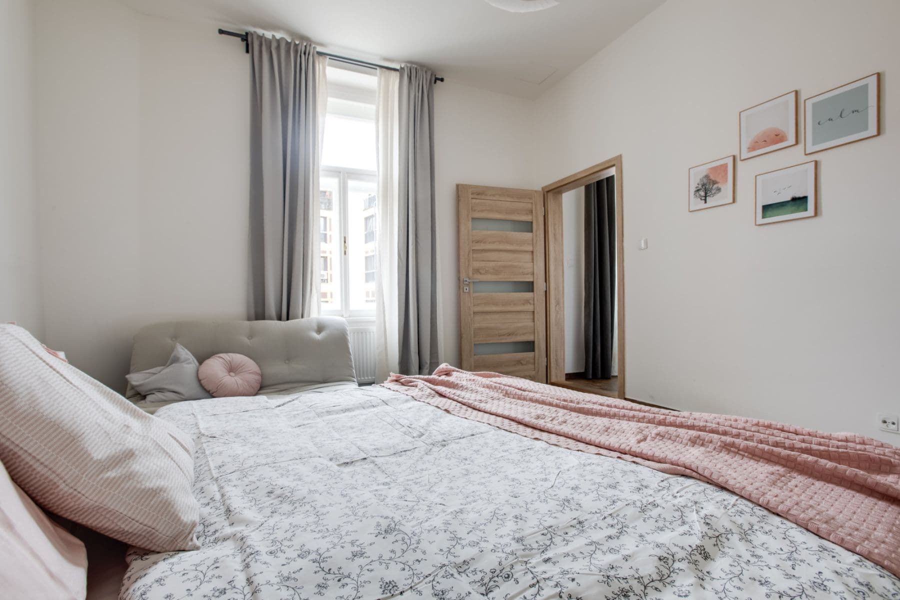 Pronájem bytu  72 m², U Akademie, Praha, Praha