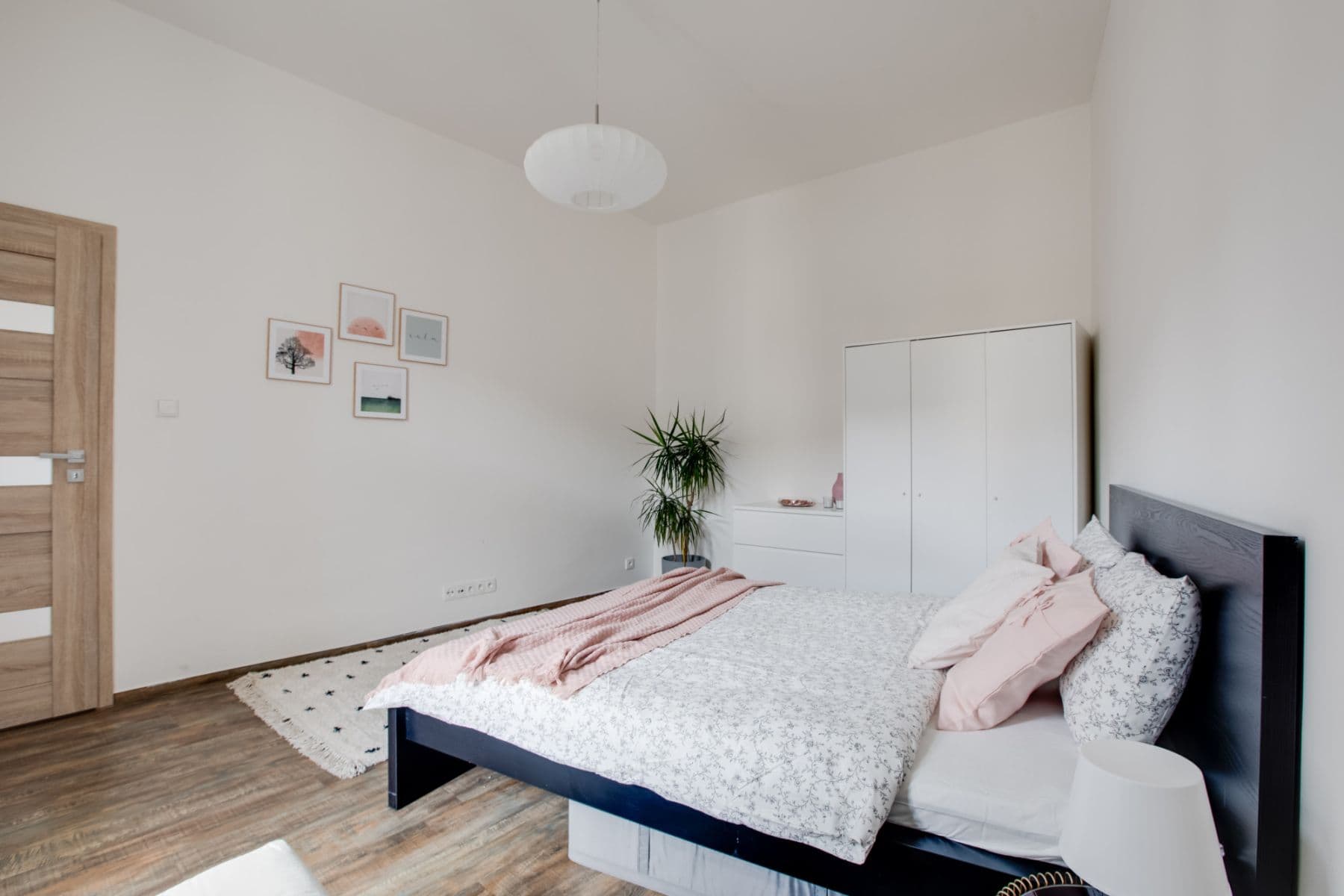 Pronájem bytu  72 m², U Akademie, Praha, Praha