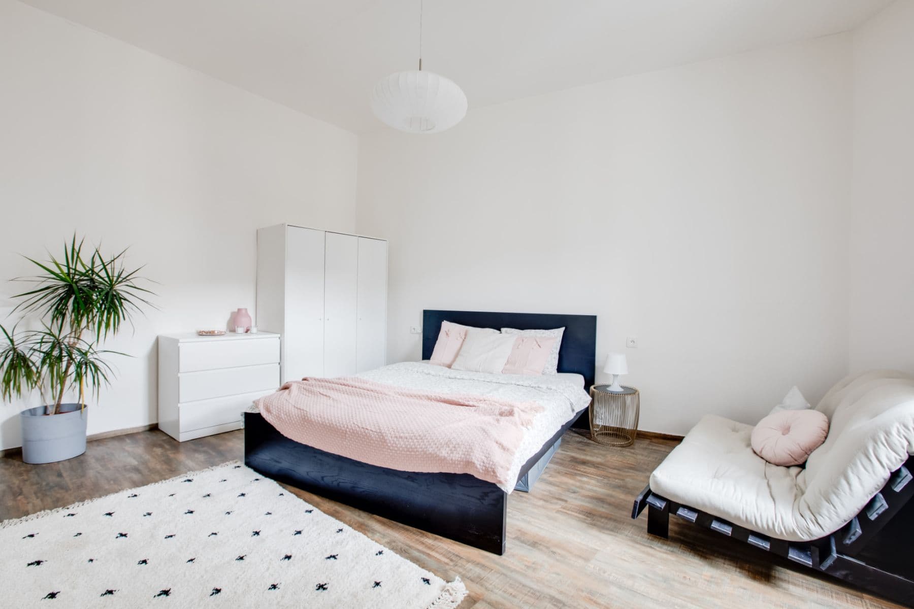 Pronájem bytu  72 m², U Akademie, Praha, Praha