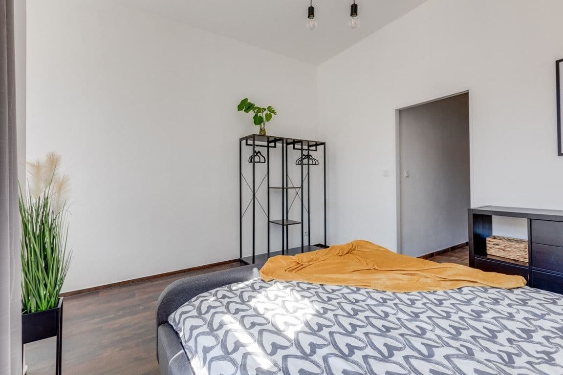 Pronájem bytu  90 m², Lublaňská, Praha, Praha