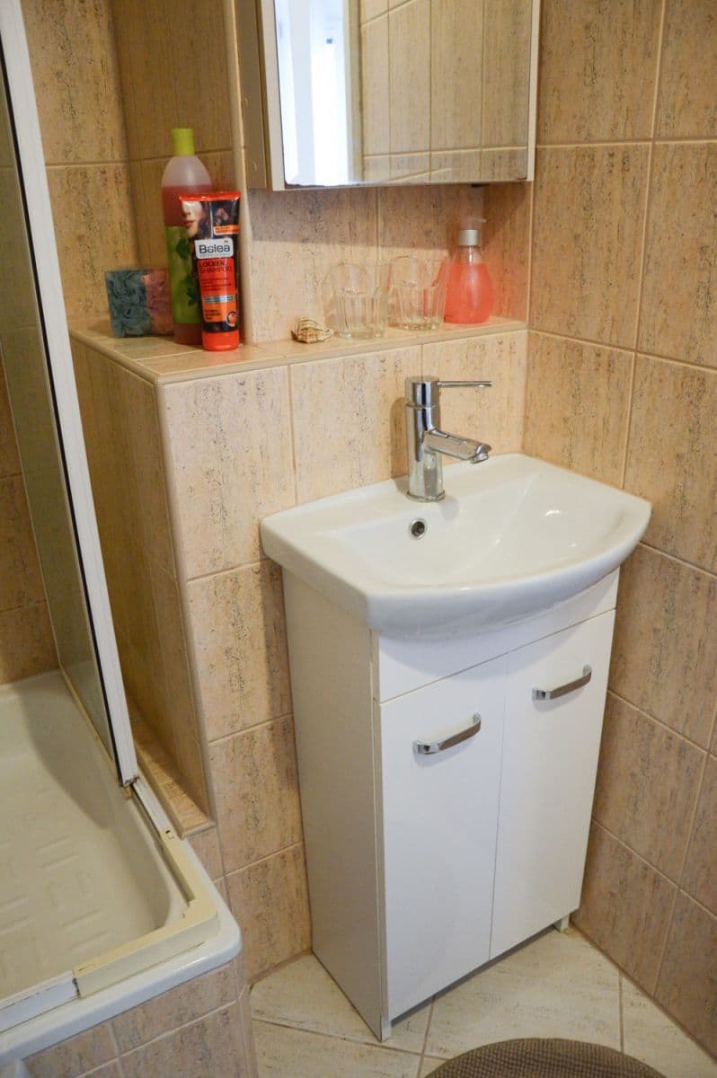 Pronájem bytu  24 m², Novobanská, Petržalka, Bratislavský kraj
