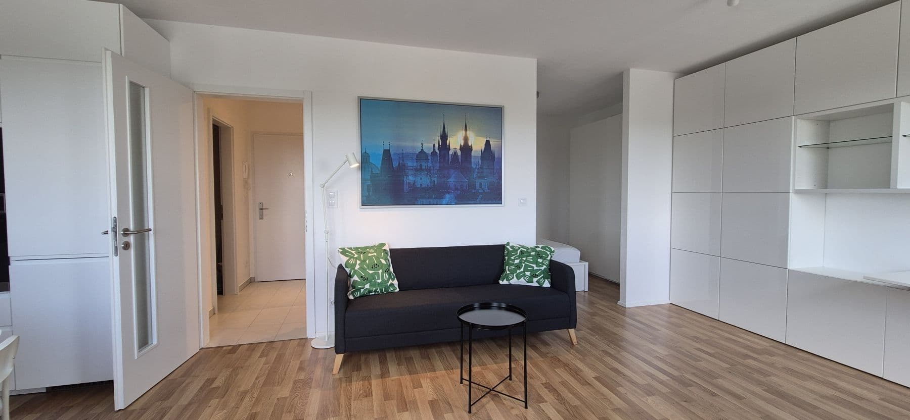 Pronájem bytu  45 m², Zvěřinova, Praha, Praha