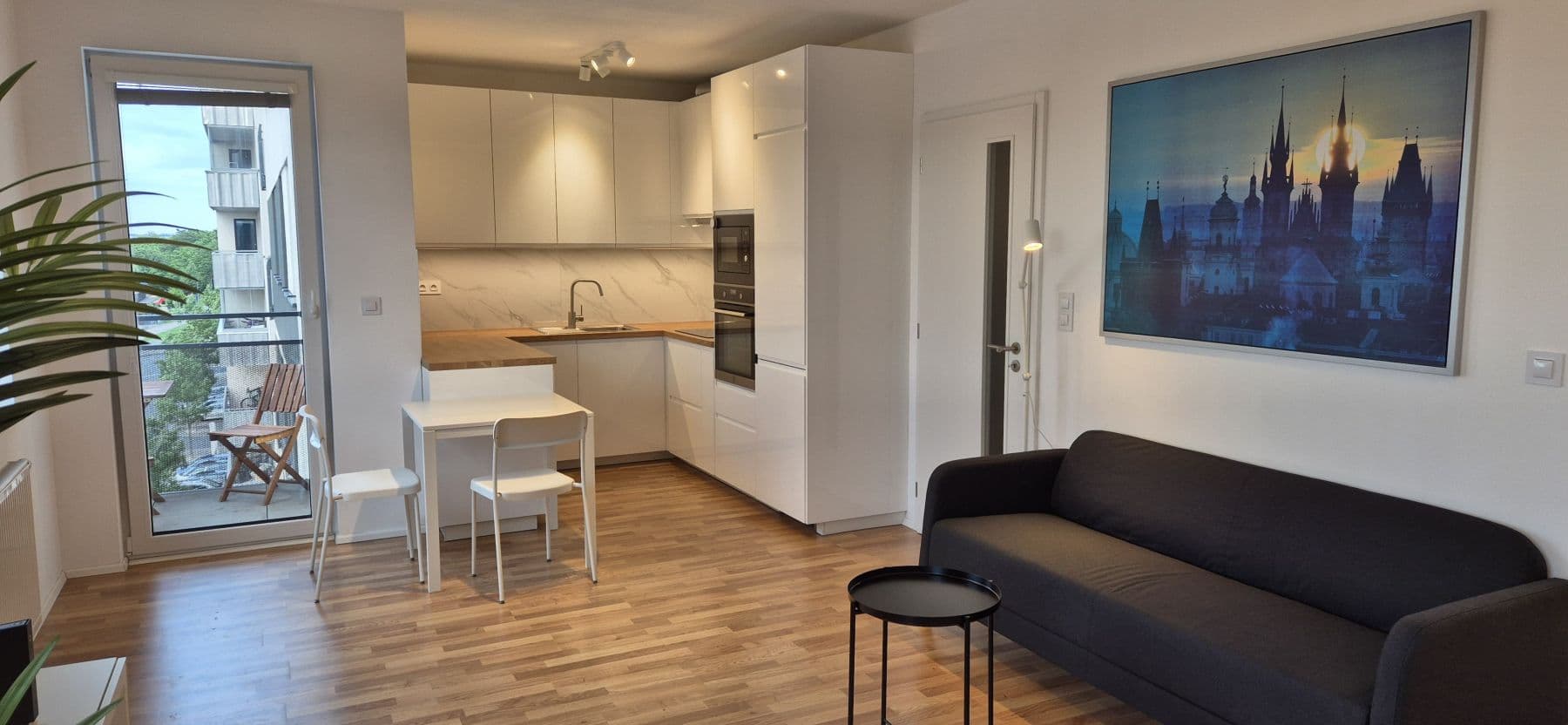 Pronájem bytu  45 m², Zvěřinova, Praha, Praha