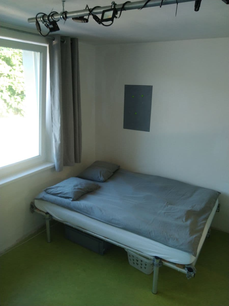 Pronájem bytu  19 m², Ďáblická, Praha, Praha