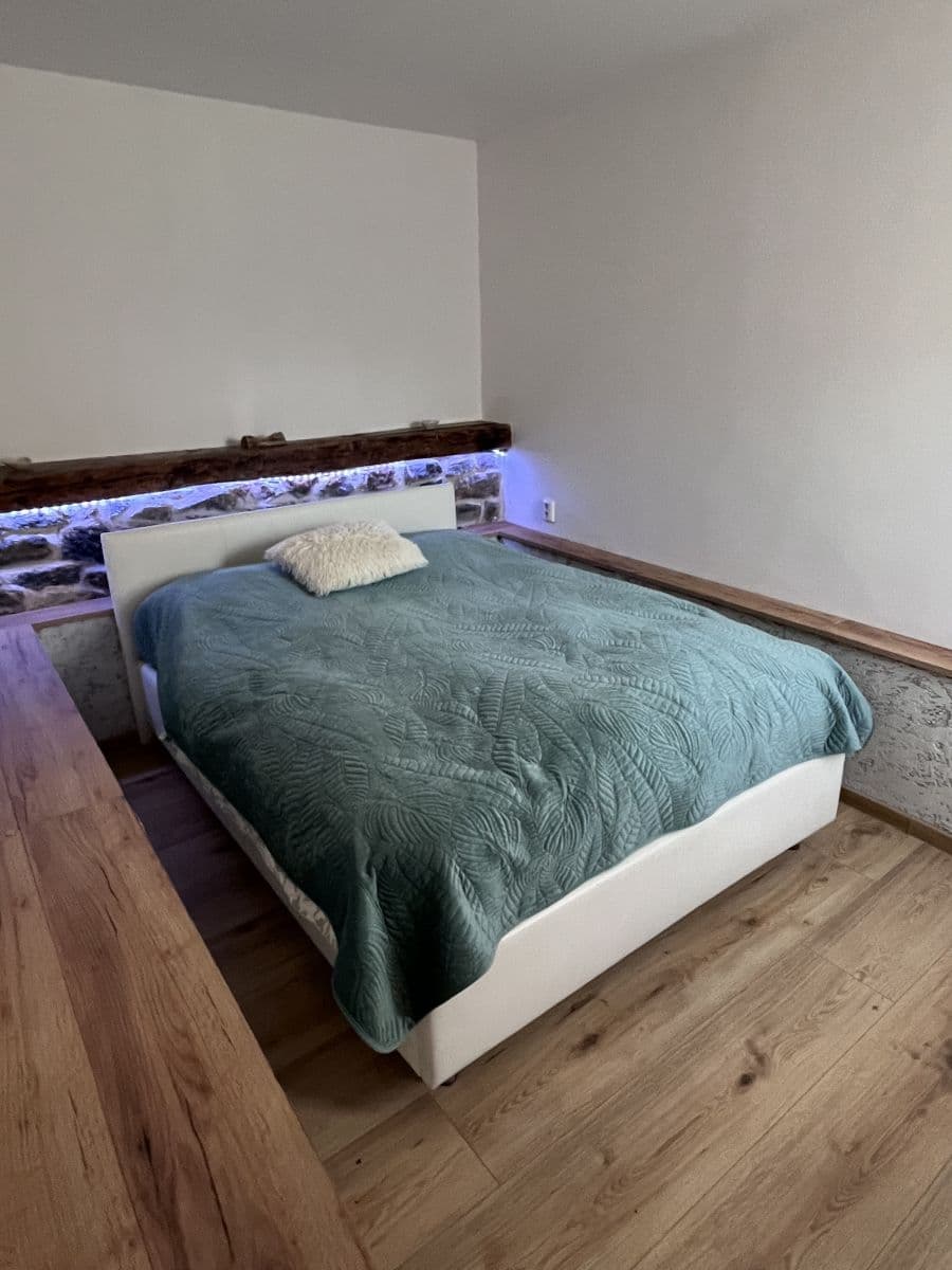 Pronájem bytu  38 m², Babice  Rehenice, Řehenice, Středočeský kraj