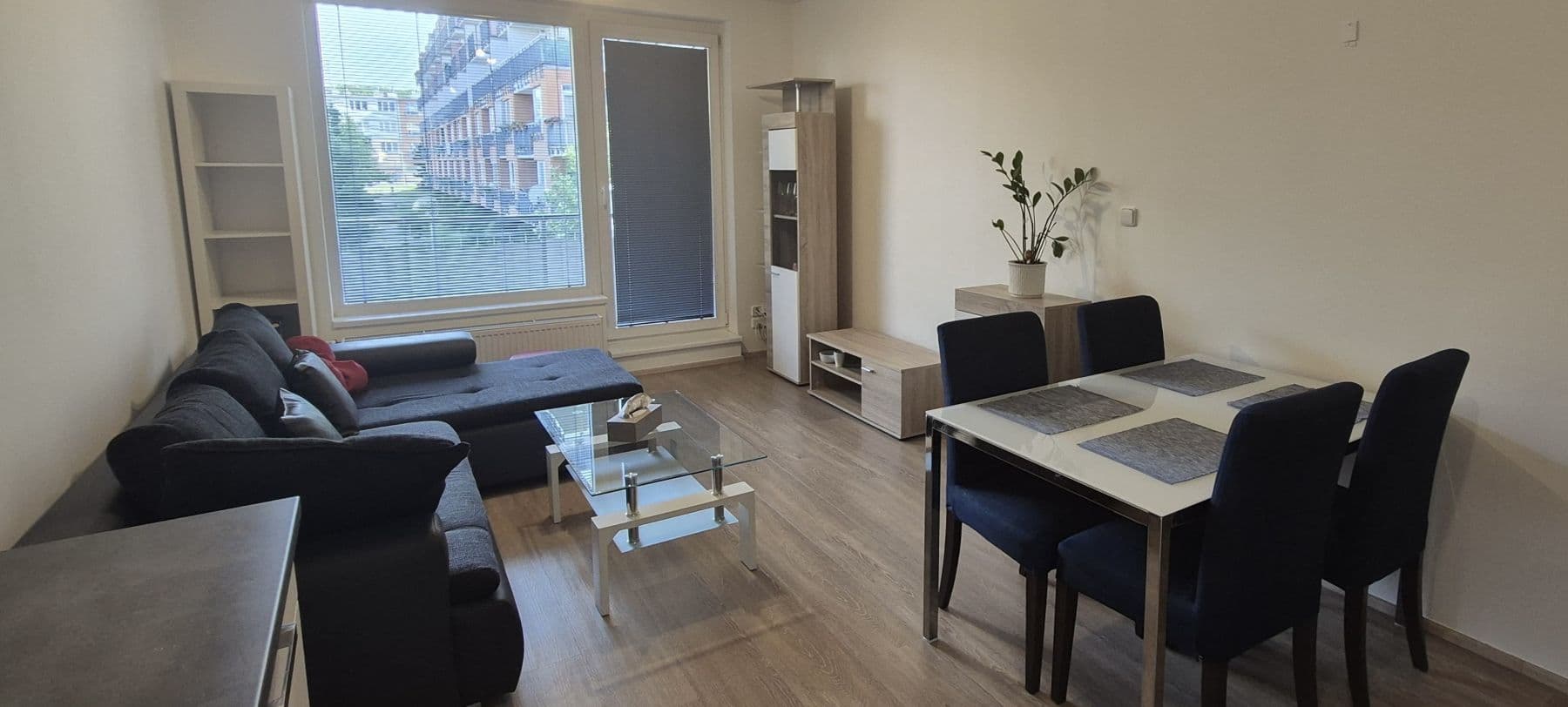 Pronájem bytu  52 m², Pod Harfou, Praha, Praha