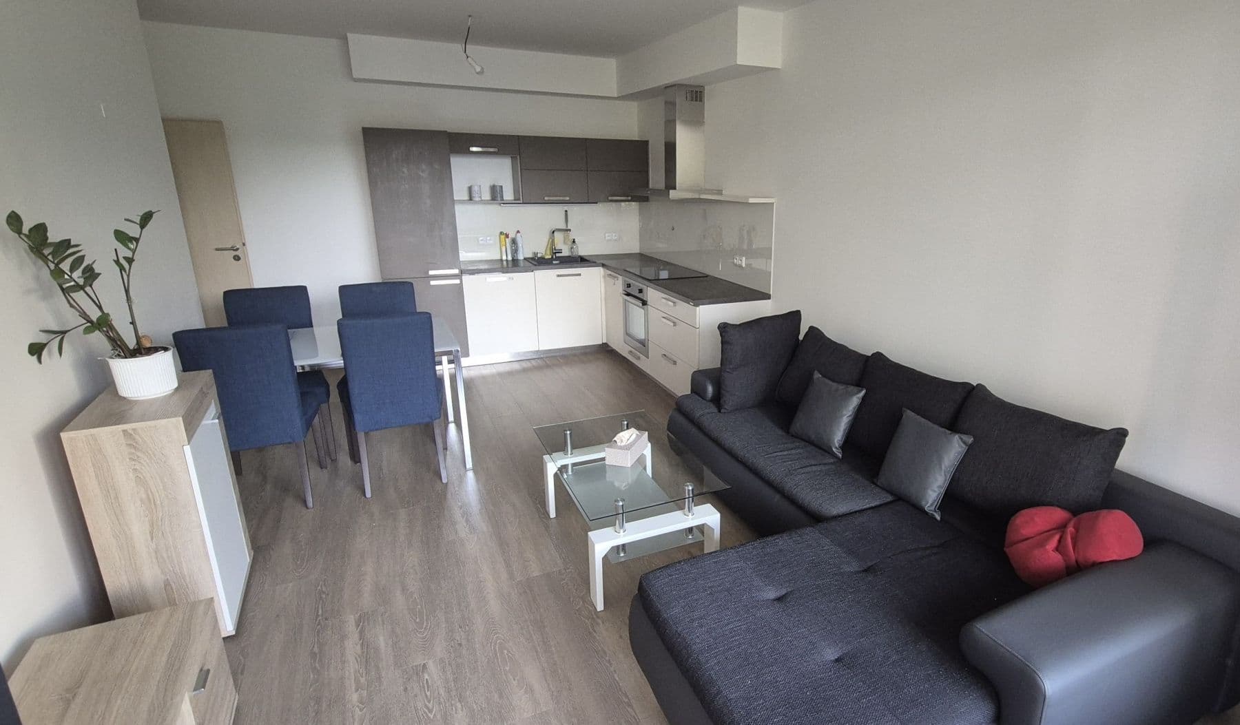 Pronájem bytu  52 m², Pod Harfou, Praha, Praha