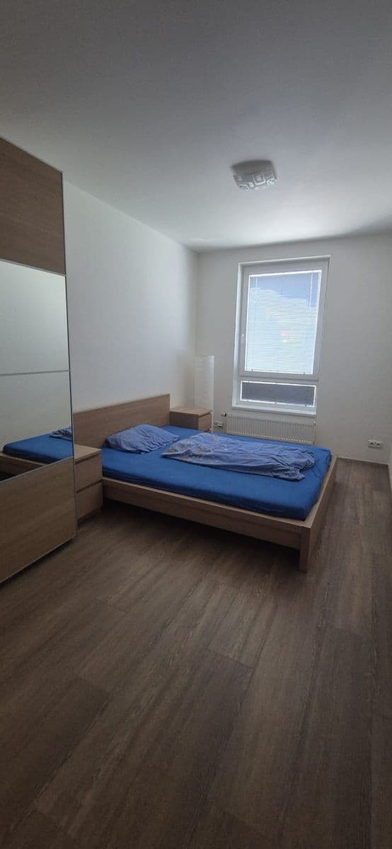 Pronájem bytu  52 m², Pod Harfou, Praha, Praha