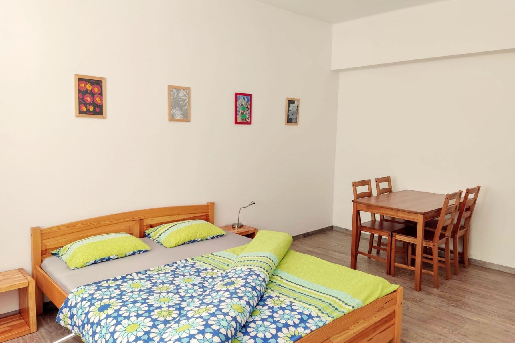 Pronájem bytu  47 m², Viklefova, Praha, Praha