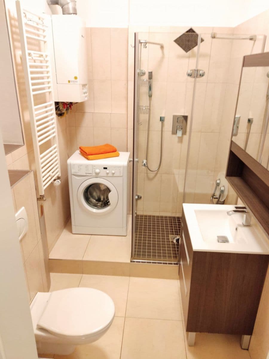 Pronájem bytu  47 m², Viklefova, Praha, Praha