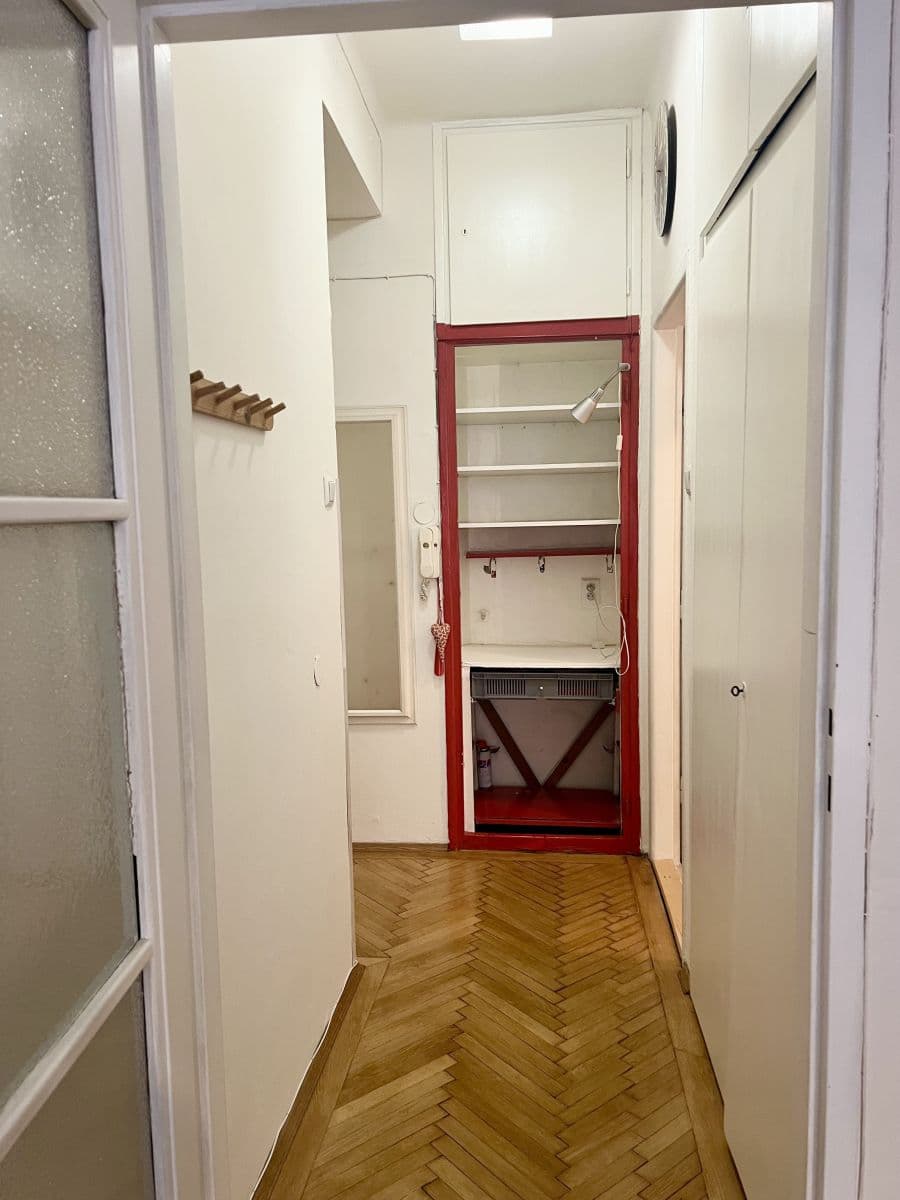 Pronájem bytu  35 m², Příčná, Praha, Praha