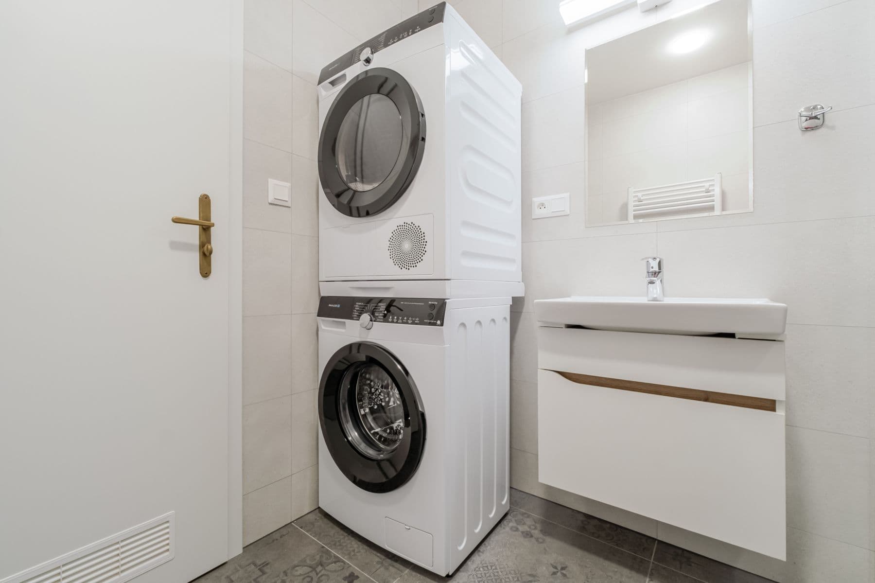 Pronájem bytu  28 m², Veletržní, Praha, Praha
