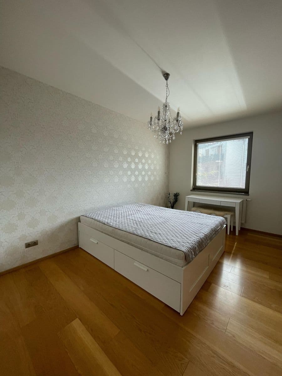 Pronájem bytu  49 m², U Okrouhlíku c, Praha, Praha