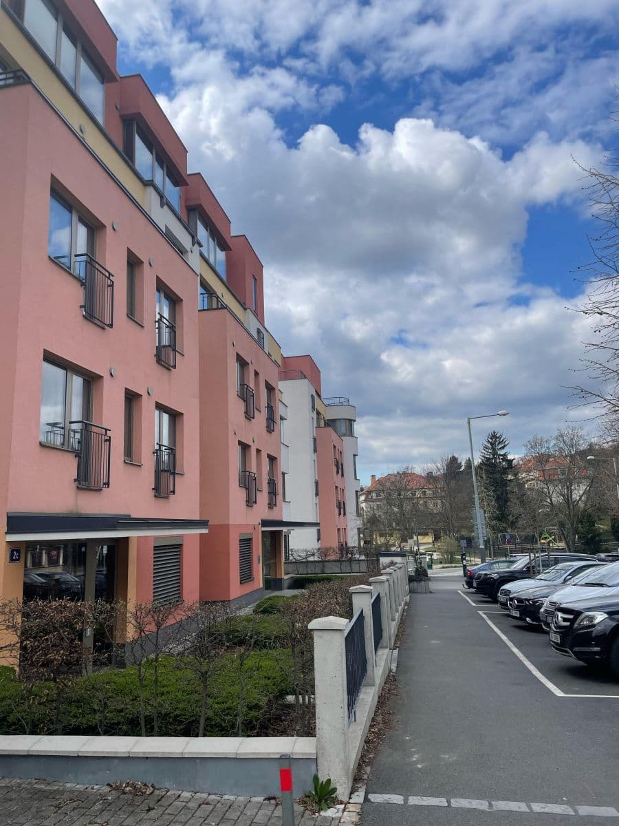 Pronájem bytu  49 m², U Okrouhlíku c, Praha, Praha