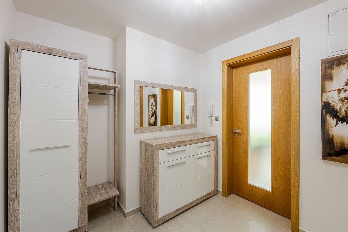 Pronájem bytu  49 m², U Okrouhlíku c, Praha, Praha