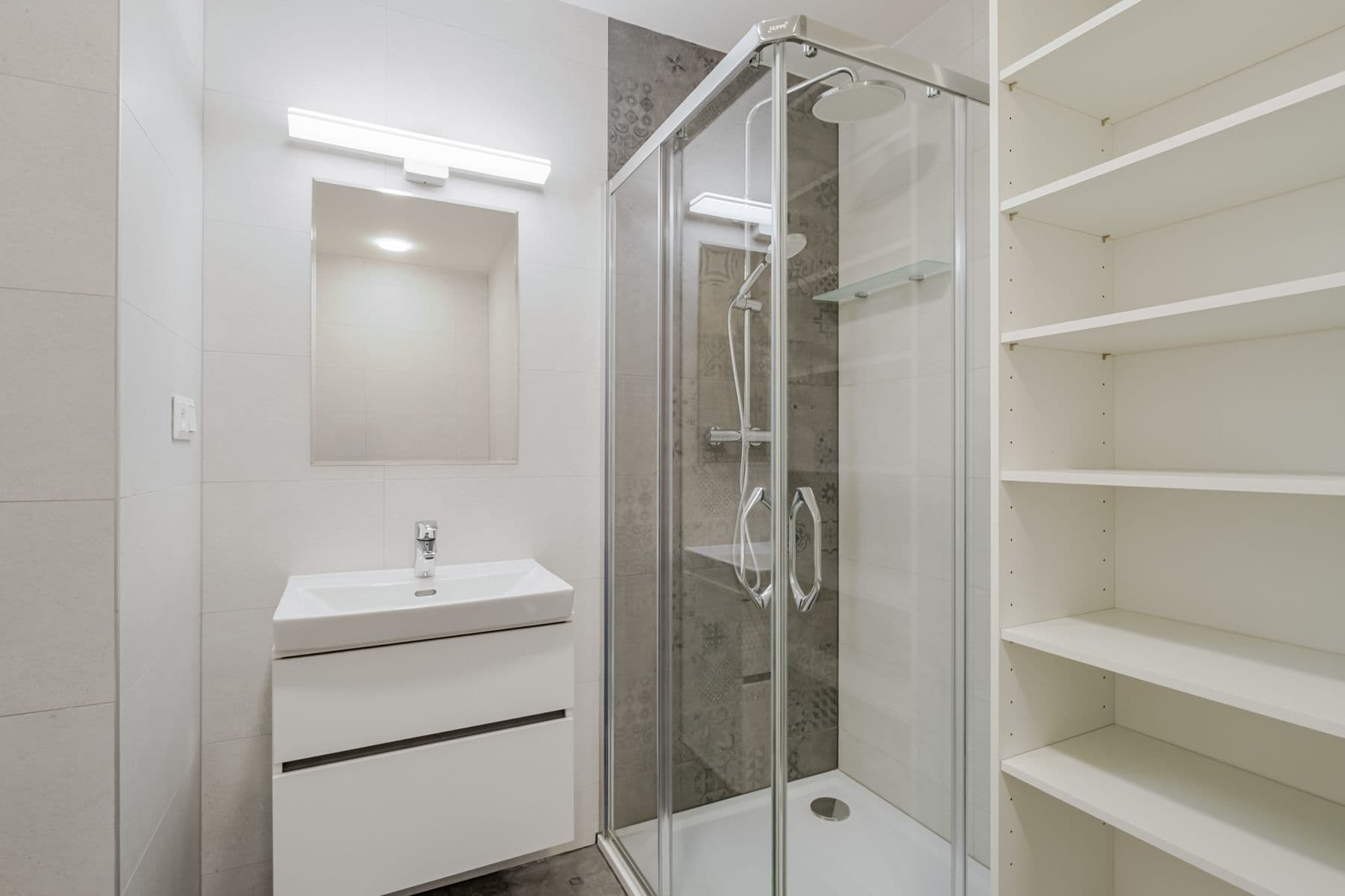 Pronájem bytu  54 m², Veletržní, Praha, Praha
