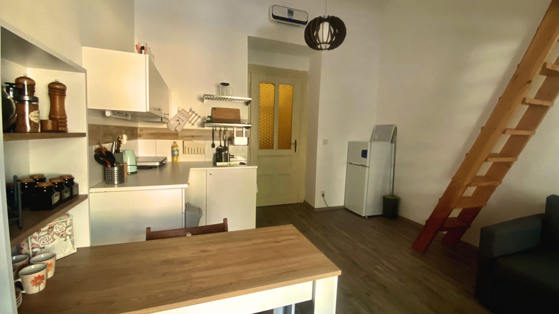 Pronájem bytu  19 m², Lucemburská, Praha, Praha