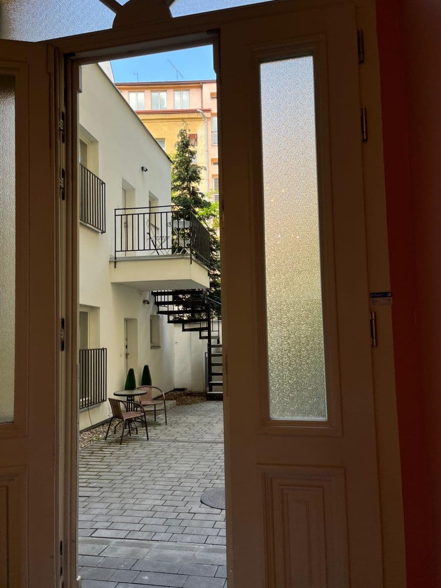 Pronájem bytu  52 m², Rubešova, Praha, Praha