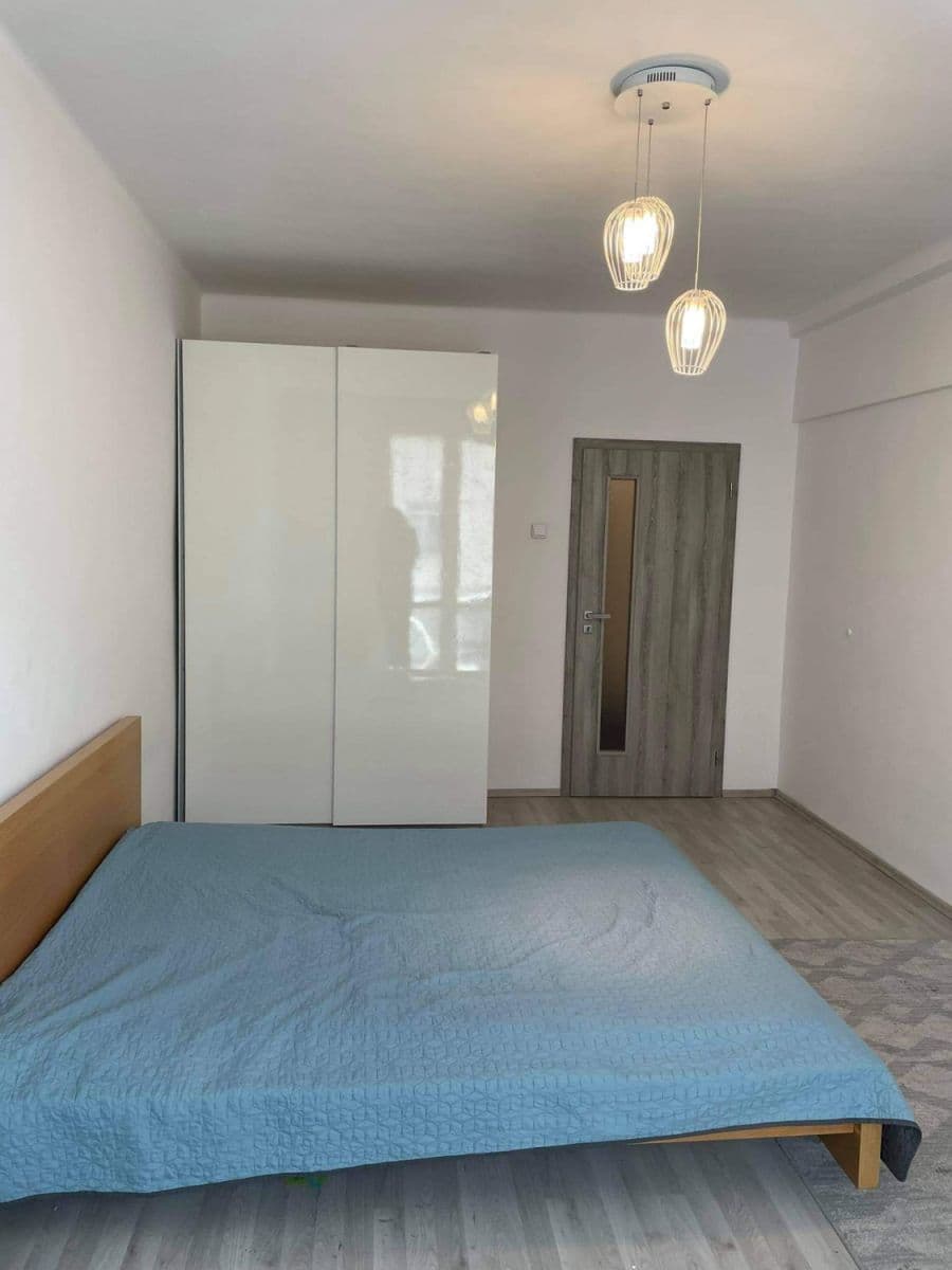Pronájem bytu  68 m², Lounských, Praha, Praha
