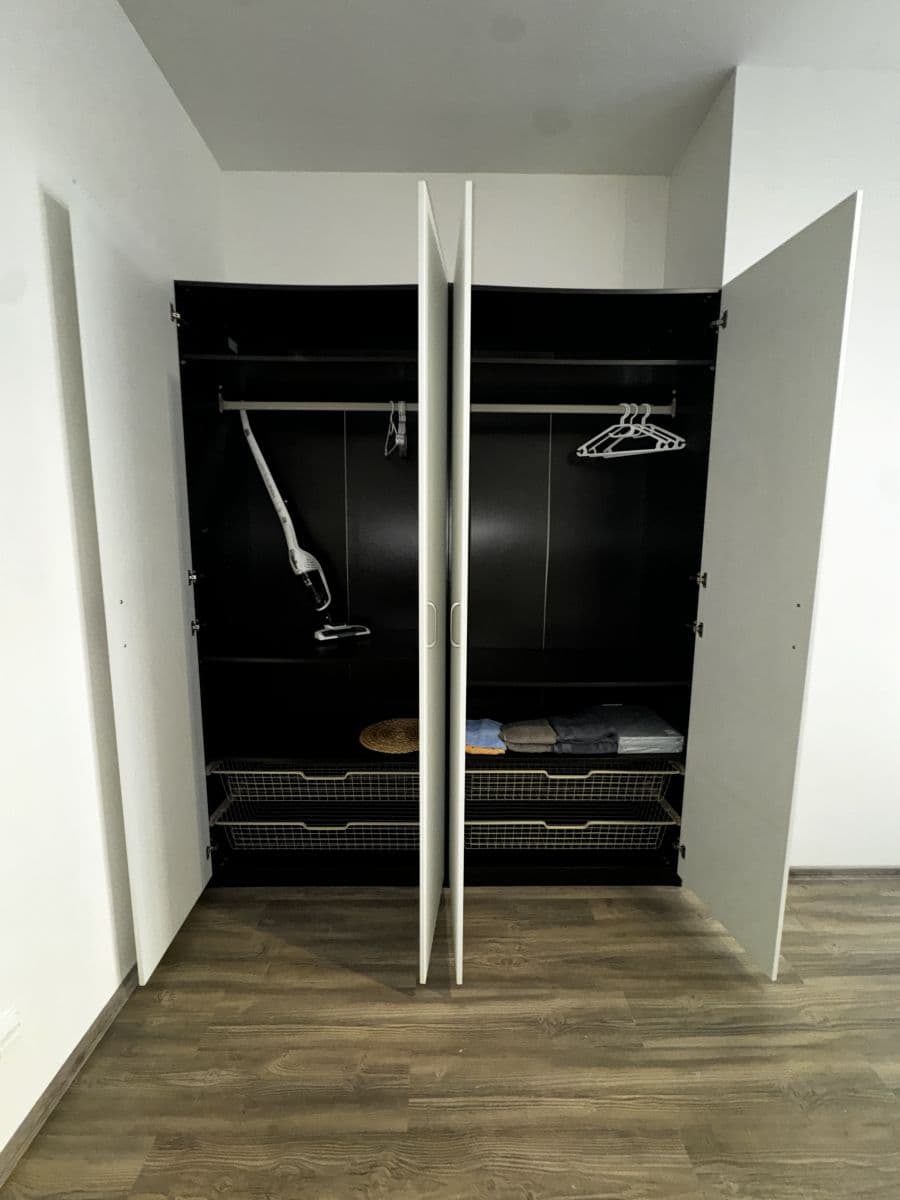 Pronájem bytu  28 m², Drahobejlova, Praha, Praha