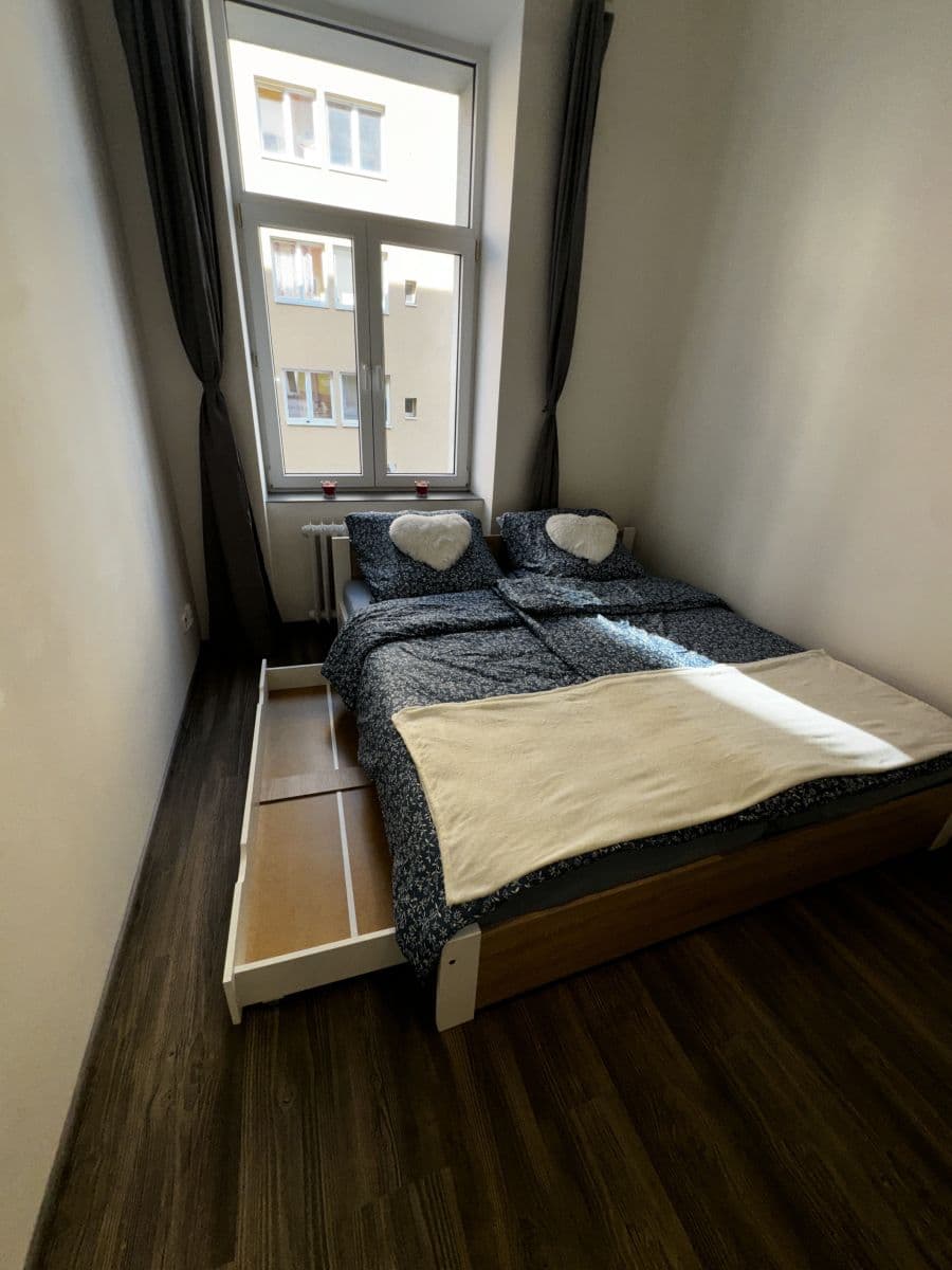 Pronájem bytu  28 m², Drahobejlova, Praha, Praha